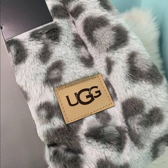 NWT UGG ANIMAL PRINT BLANKET! - Picture 3 of 5
